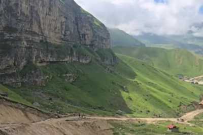 Lazaya gələn palçıq axını kəndi iki hissəyə böldü