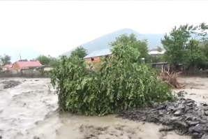 Sel Balakəndə həyatı iflic etdi