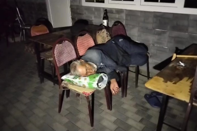 Oğuzda 67 yaşlı kişi 2 həftədir küçələrdə yaşayır