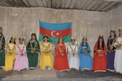 İsmayıllı və Şabranda tat folklor kollektivlərinə yeni geyimlər təqdim olunub