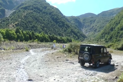 Girişi pullu edilən Ramramay şəlaləsinə qalxan yol bərbad vəziyyətdədir