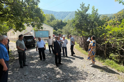 Zaqatalada şəhid ailəsi ziyarət edilib, sakinlərin müraciətləri dinlənilib