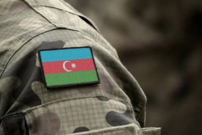 Magistratura və doktorantura bitirən zabitlərin rütbədə qalma müddəti azaldılır