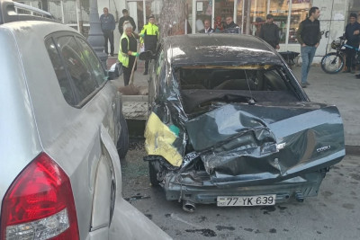 Xaçmazda "Chevrolet" ağaca çırpılıb - FOTO