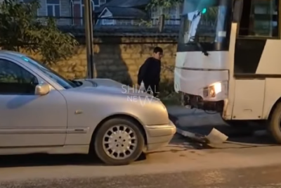 Qubada avtobus və avtomobil toqquşub